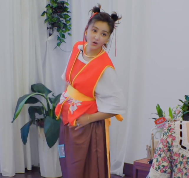 袁弘送张歆艺哪吒泳衣，张晋送捕鱼服，吉娜和胡可的泳衣，太美了张晋 