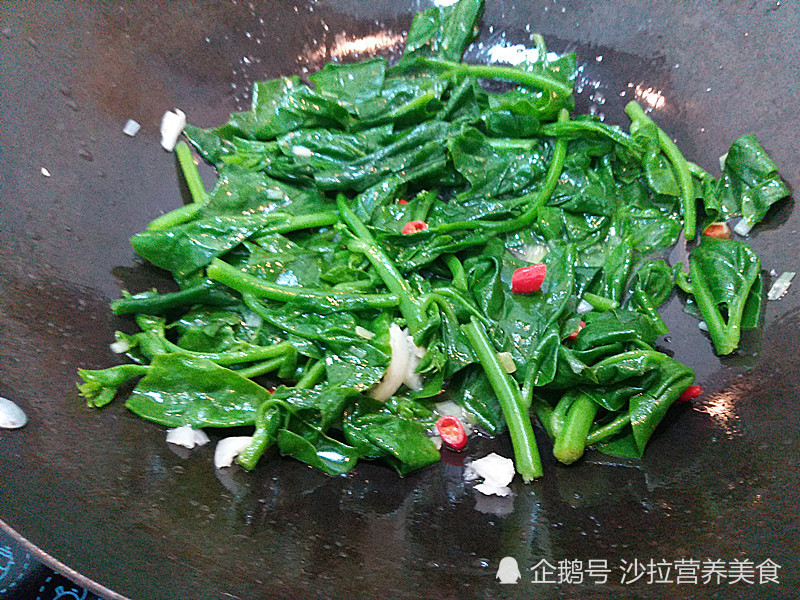 很多人不爱吃这菜,钙却比牛奶高,补钙补铁健脑,早吃早受益