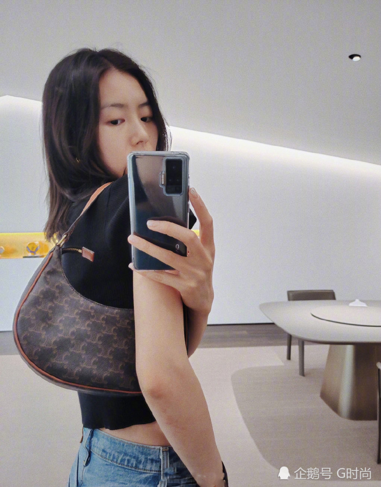 刘雯对镜自拍九宫格,超模在线教你如何摆pose_腾讯新闻