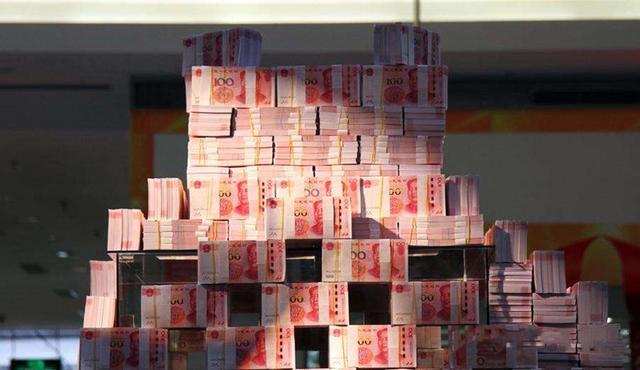 举债,这样的结果就是资本市场上的资金越来越多,货币变得越来越不值钱