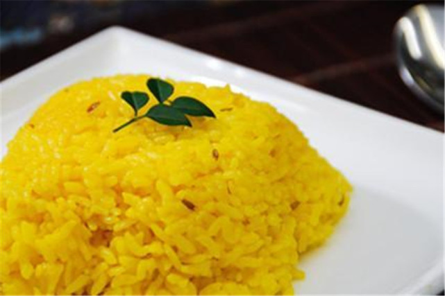 端午节时,越南人会准备黄姜糯米饭,来感谢祖先的恩惠给子孙后代带来丰