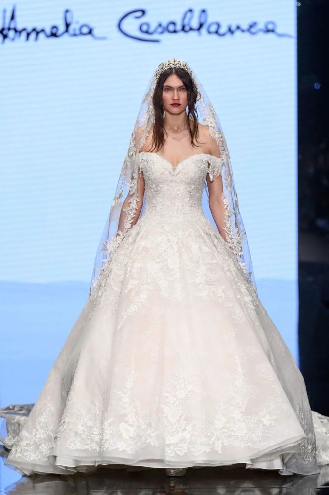 ameliacasablanca的玫瑰婚纱一眼就心动