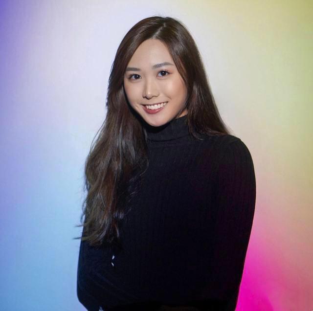 昔日女星李丽珍晒与女儿合影母女容貌神似曾被曝插足他人家庭