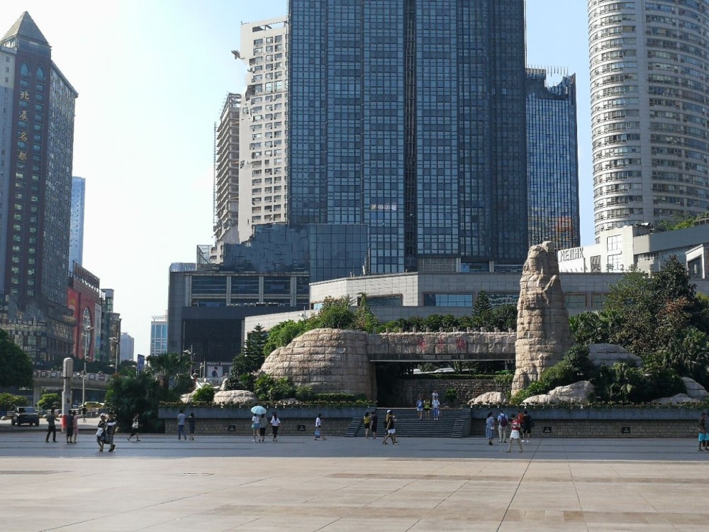 重庆西部商圈第一大步行街,是江北区商业中心之一,仅次于解放碑