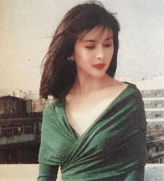 关之琳年轻时有多美?双眼皮透着精致,她琥珀色的眼睛能把魂吸走!
