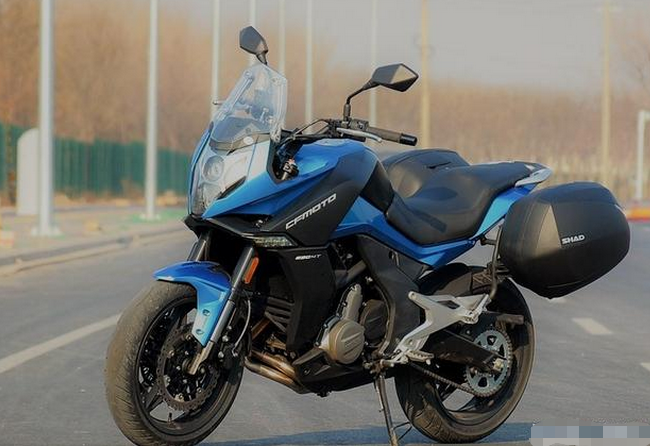 春风650mt采用了前双碟匹配四活塞卡钳,后单碟匹配单活塞卡钳,还有abs