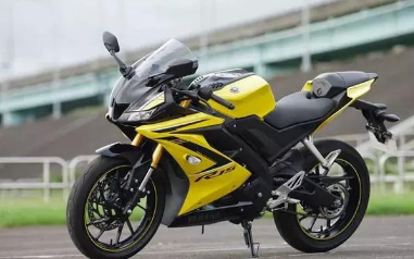 雅马哈150经典跑车,可变气门水冷引擎,配滑动离合器,20匹马力