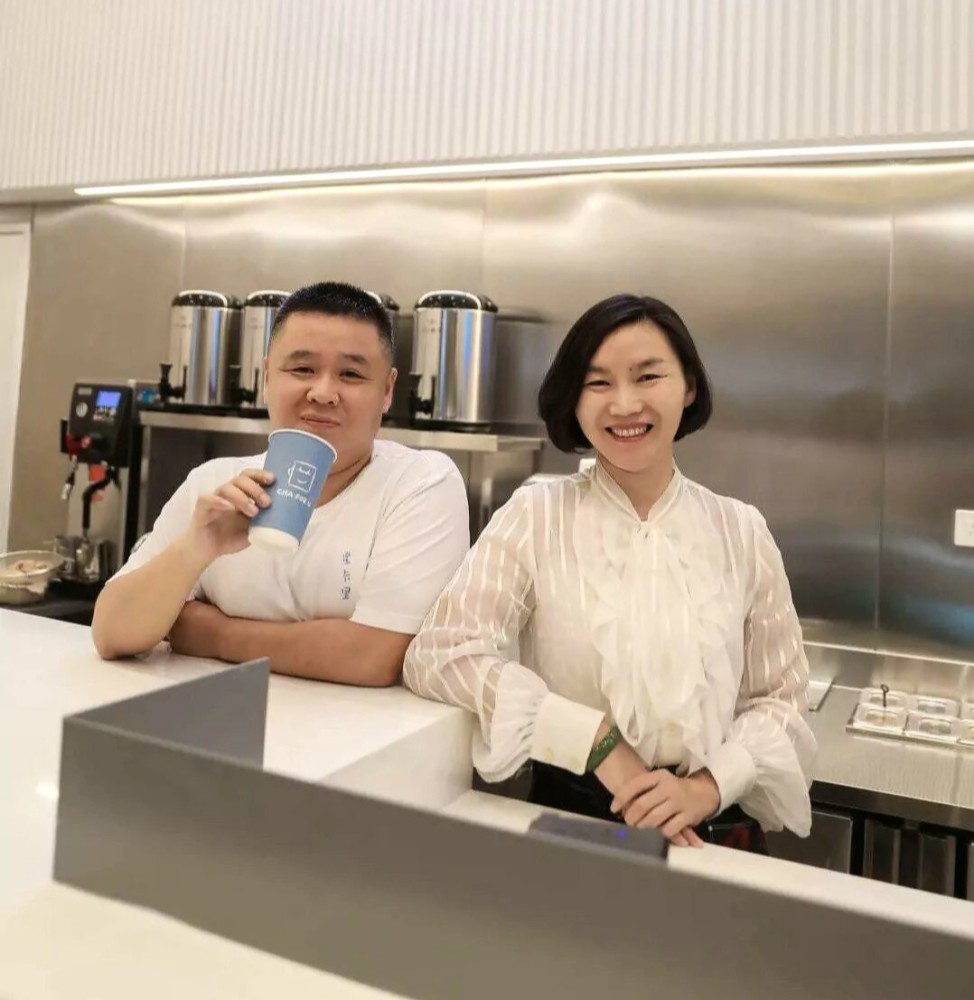 明星父亲照王一博爸爸气质出众看到肖战爸爸网友坐不住了