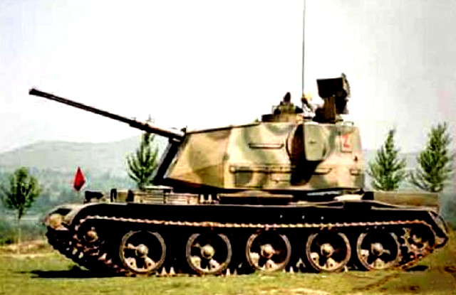 第一代国产现代化自行高射炮,pgz88式,使用老式双37舰炮打造