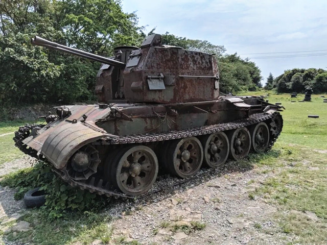 第一代国产现代化自行高射炮,pgz88式,使用老式双37舰炮打造