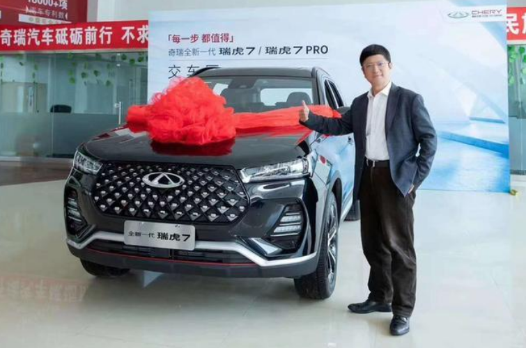 网红教授郑强买了台瑞虎7,竖大拇指点赞奇瑞!还瞧不起国产?_腾讯新闻