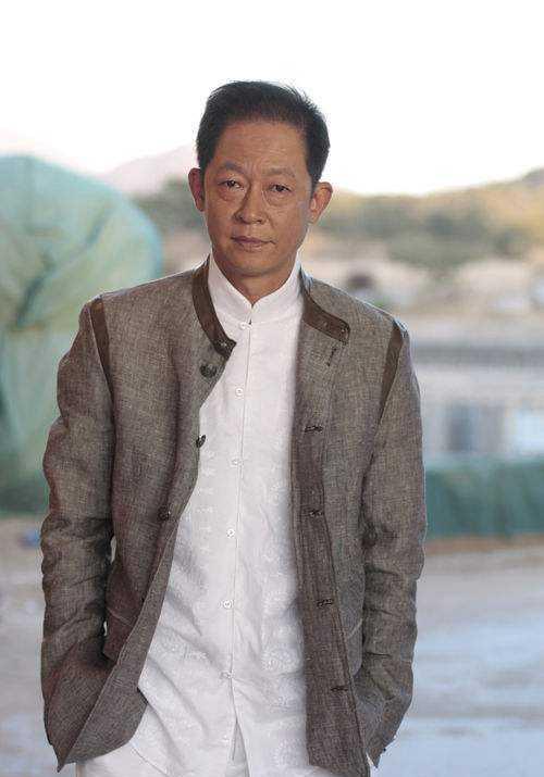 许晴恋过他,江珊迷恋他,徐帆爱过他,这个53岁的男人有啥魅力?