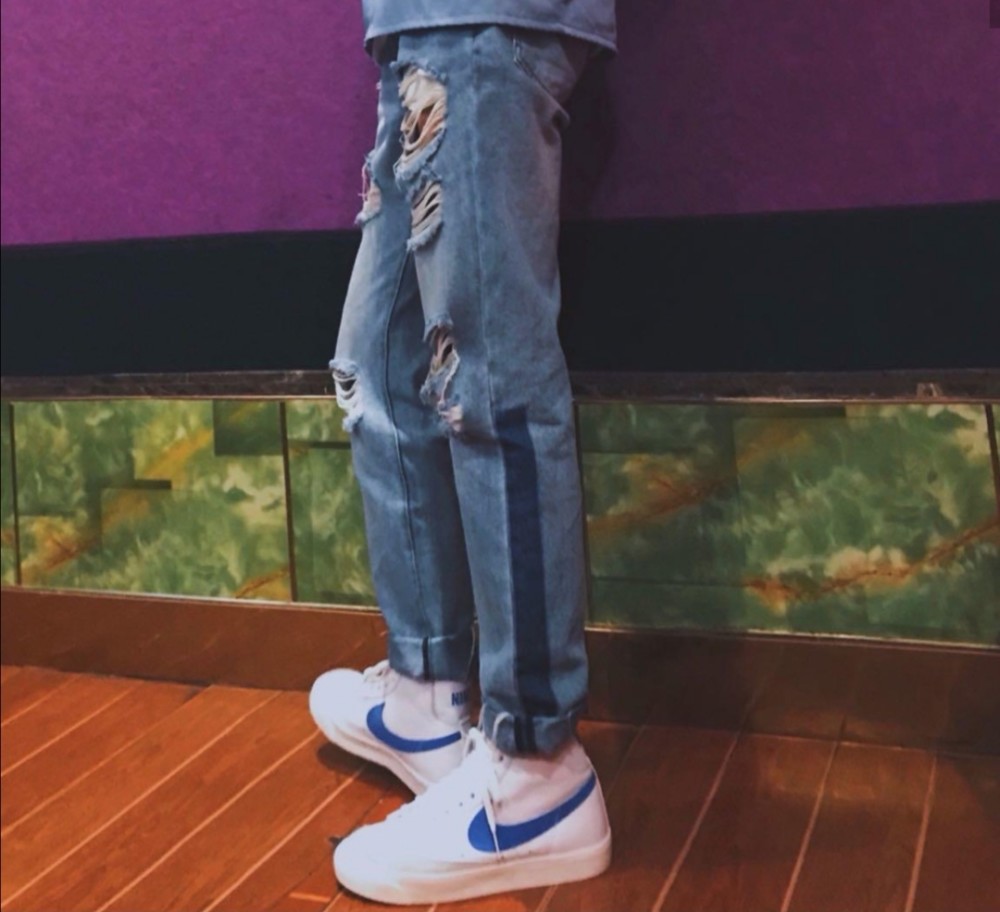 nike blazer  snakeskin swoosh 白色/蟒蛇纹nike近年通过与 off