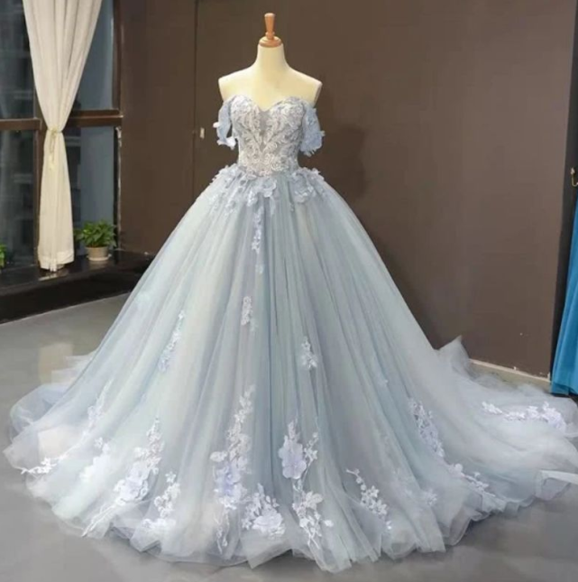 灵签占卜18岁成人礼你希望穿上哪款公主裙测身边有多少人暗恋你