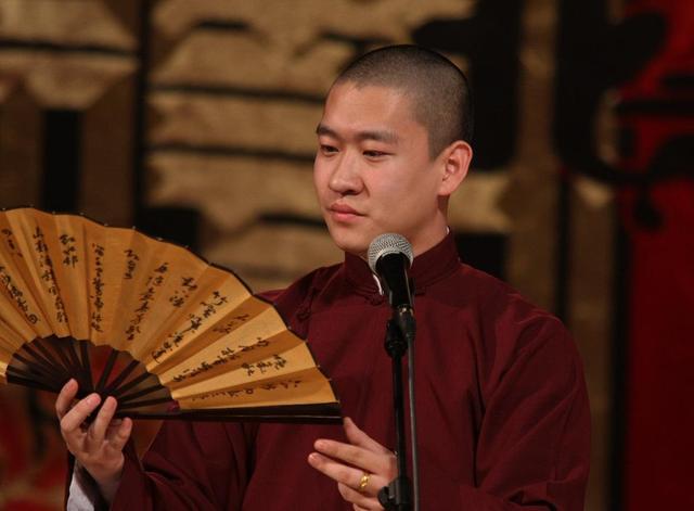 曹云金|曹云金秘会神秘女子，疑似新恋情曝光，6月份和前妻刚刚离婚