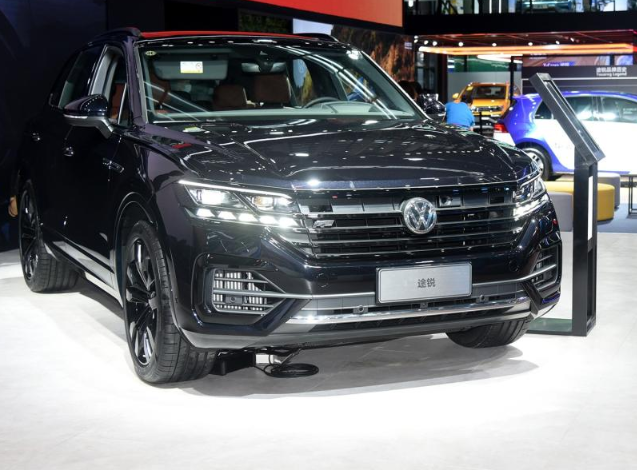 2020款大众途锐亮相曜黑外观套件加持v6发动机爆出340马力