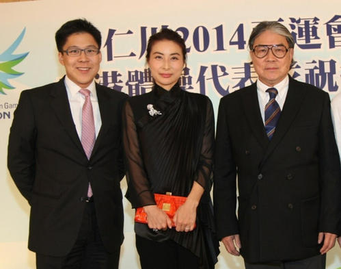 霍启刚|霍启刚郭晶晶入住1.5亿带花园泳池独立屋，两个女儿露正面更像爸爸