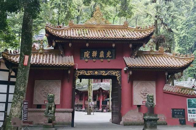 四川成都的一座神秘寺庙内藏高僧肉身据说600多年不腐