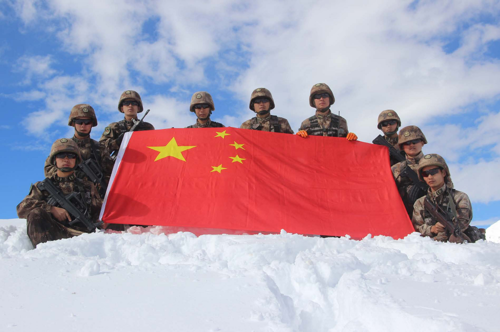 近日,笔者跟随位于察隅的西藏军区边防某团五连巡逻官兵踏上生死巡逻