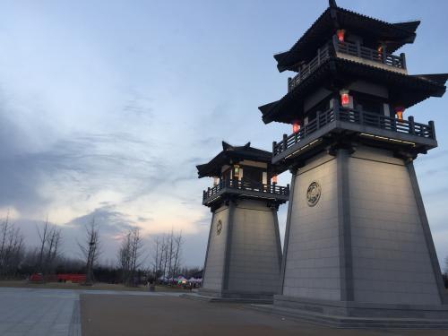 一天,刘邦在洛阳南宫闲逛,满意地欣赏四周美景.