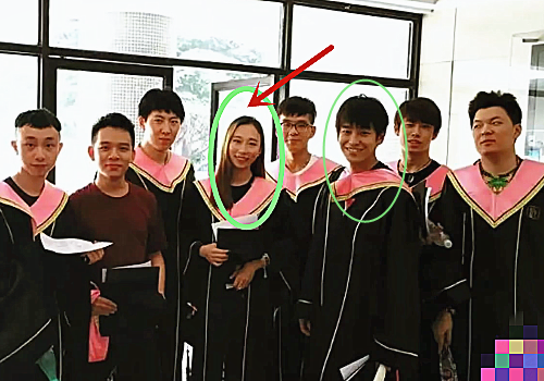 彭昱畅快本晒大学毕业照谁注意到他左边的女生不愧是校花