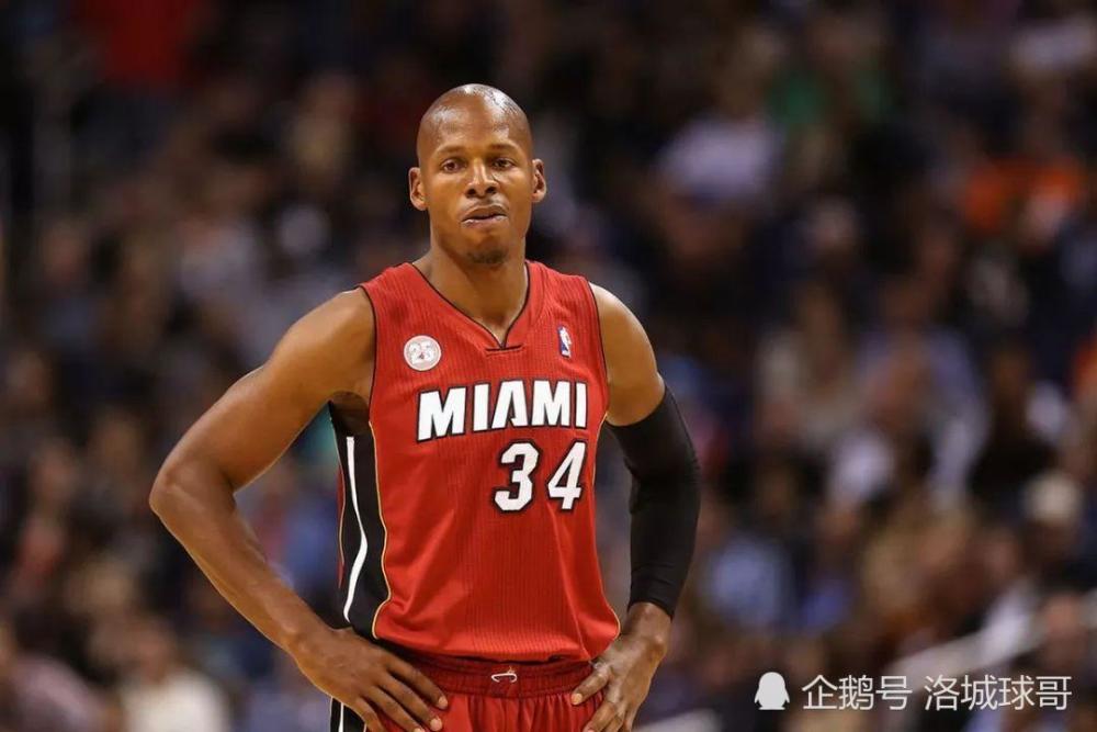 他的努力和进步我们是有目共睹的,他可以说就是现役穿34号球员中最强