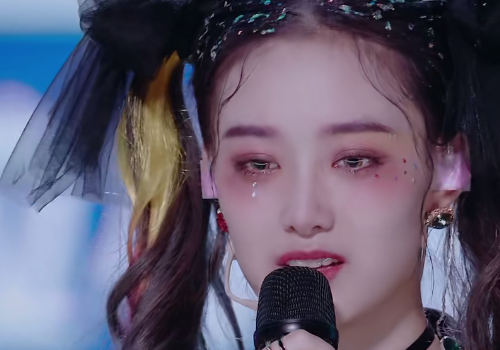 创3徐艺洋获得撑腰王时谁注意第一个拥抱她的人关系很明显