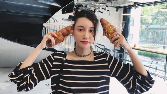 董花花晒儿女岁月静好张大奕小动作不断辟谣和蒋凡共筑爱巢