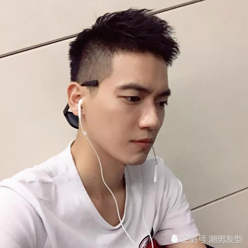 00后的你理发只会说两边剪短3款时尚帅气的男生发型参考