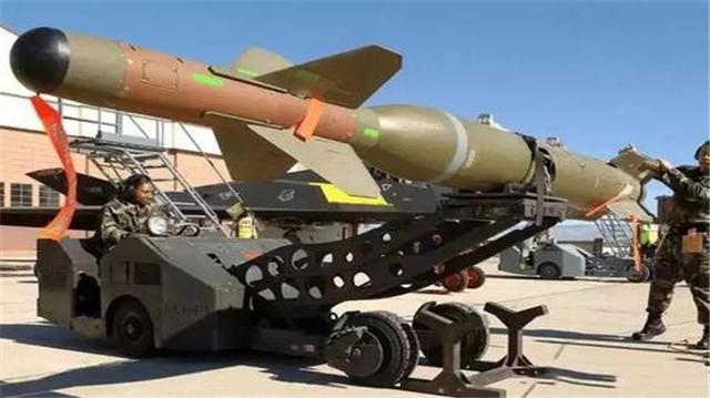 中国神秘钻地弹曝光可穿透百米钢筋混泥土碉堡美军都自叹不如