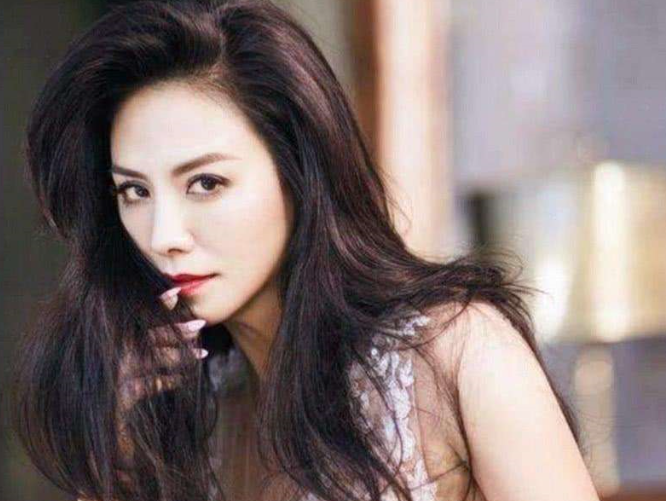 "小昭"田丽二次离婚后退圈卖房隐居,53岁在海边当管理员捡垃圾