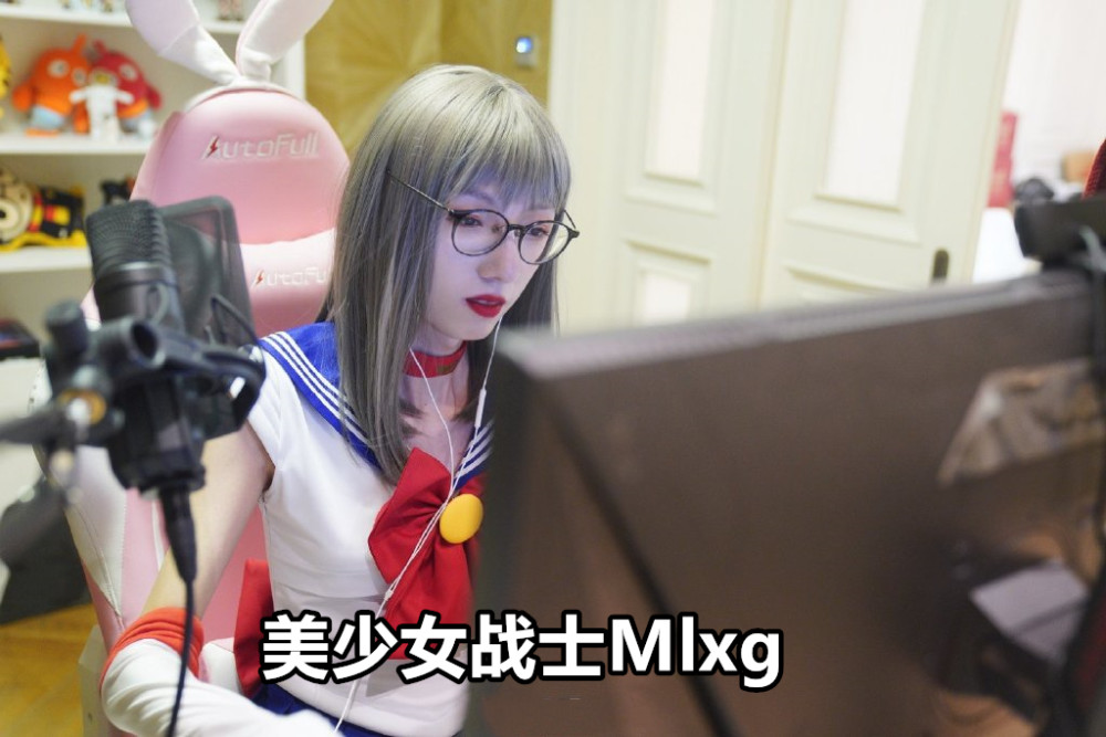 uzi围观神超女装秀,吐槽双马尾不好看:换个发型我就把持不住了