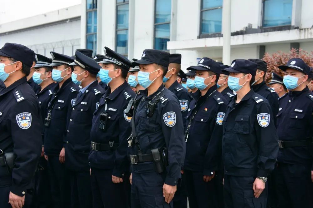 备勤楼里的火热生活