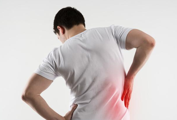 中老年人腰间盘突出非久坐导致,经常锻炼,可预防和减轻