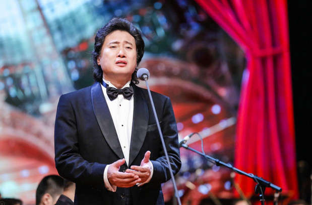 同时,戴玉强老师在公益事业上耗费了无数的心血,他曾说:"作为老师