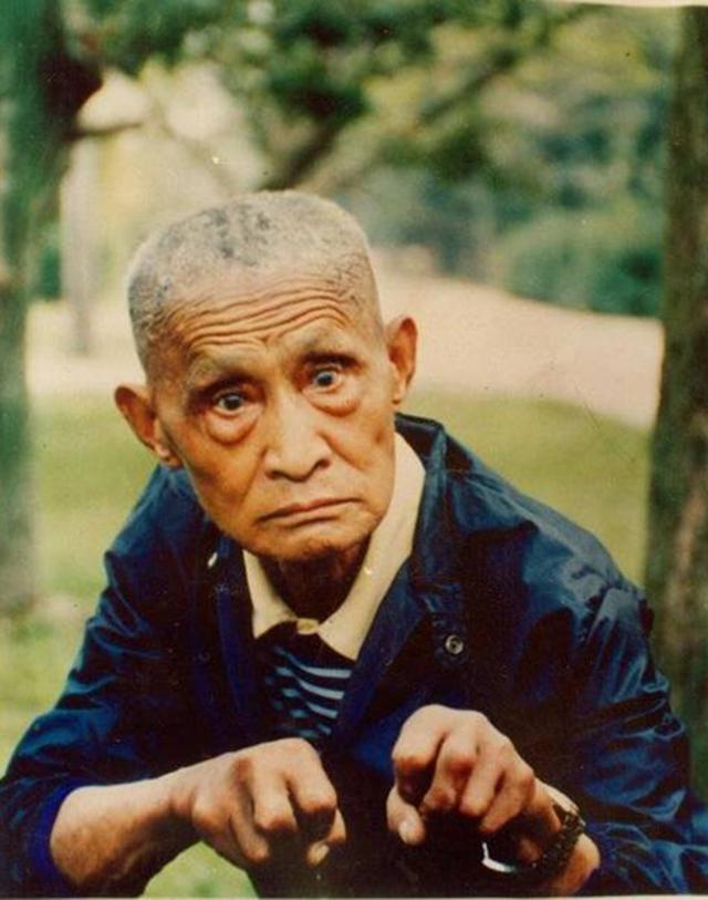 他,当代武林泰斗,大学教授,更是南北大侠杜心五的掌门大弟子