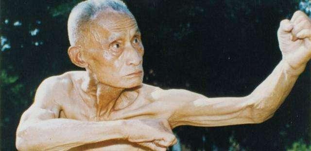 他,当代武林泰斗,大学教授,更是南北大侠杜心五的掌门大弟子