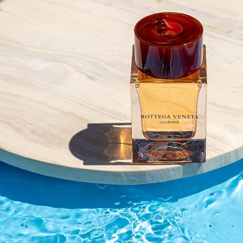 女士 适合场景:通用 香水评分:8分 总结:【宝缇嘉 幻觉女士】这款香水