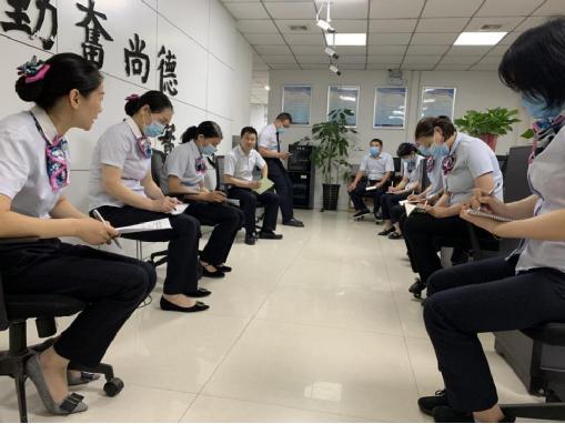 中牟农商银行万邦城支行开展服务提升学习月活动