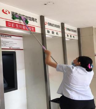 中牟农商银行万邦城支行开展服务提升学习月活动