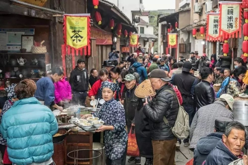 而探尋遊埠古鎮的生活風情,需要從古鎮的早茶街開始.