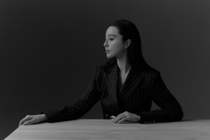 范冰冰黑色长发配花朵交织裙黑白大片呈现素净之美