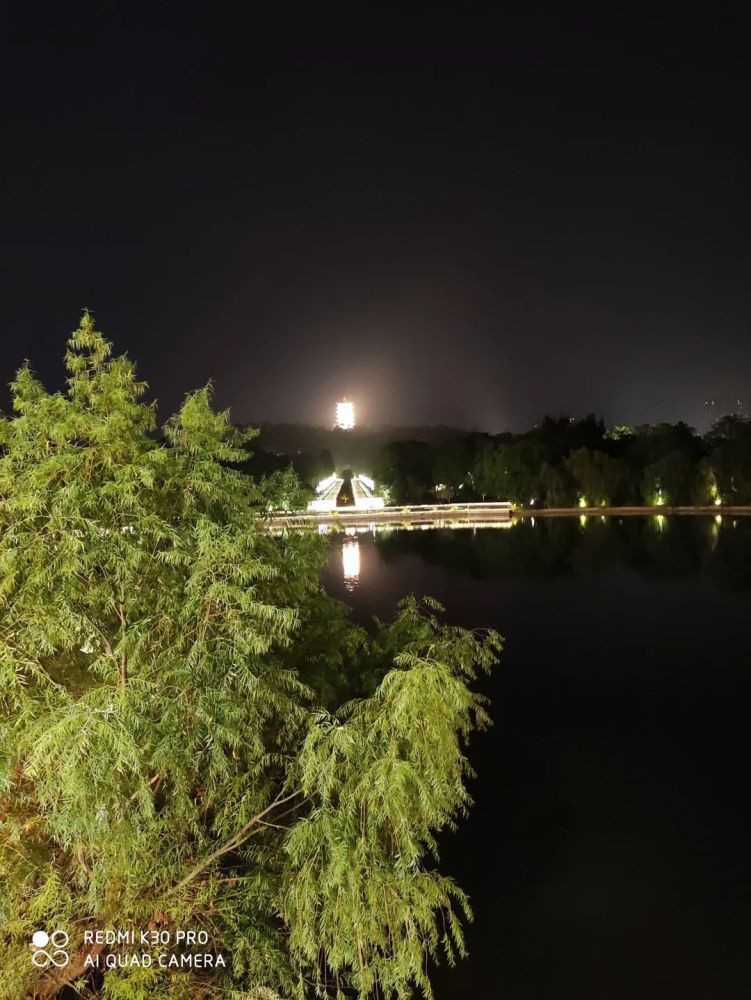 红米k30pro标准版白天以及夜间拍照样张,基本满足预期要求!_腾讯新闻