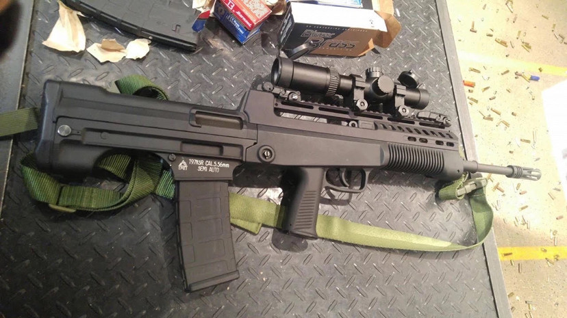 一身皮轨战术范十足最新95改突击步枪附件随便加!