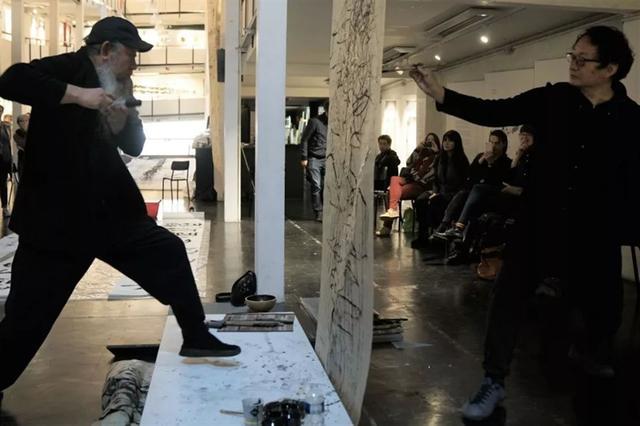 邵岩|“射墨”大师邵岩不顾批评，执意写丑书，可敬还是可耻？