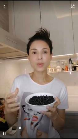 揭开最美小龙女李若彤不老秘诀 日常保养饮食大公开_腾讯新闻