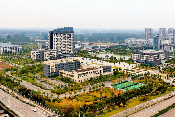 2002年,彭城职业大学与徐州经济管理干部学院两校合并筹建徐州工程