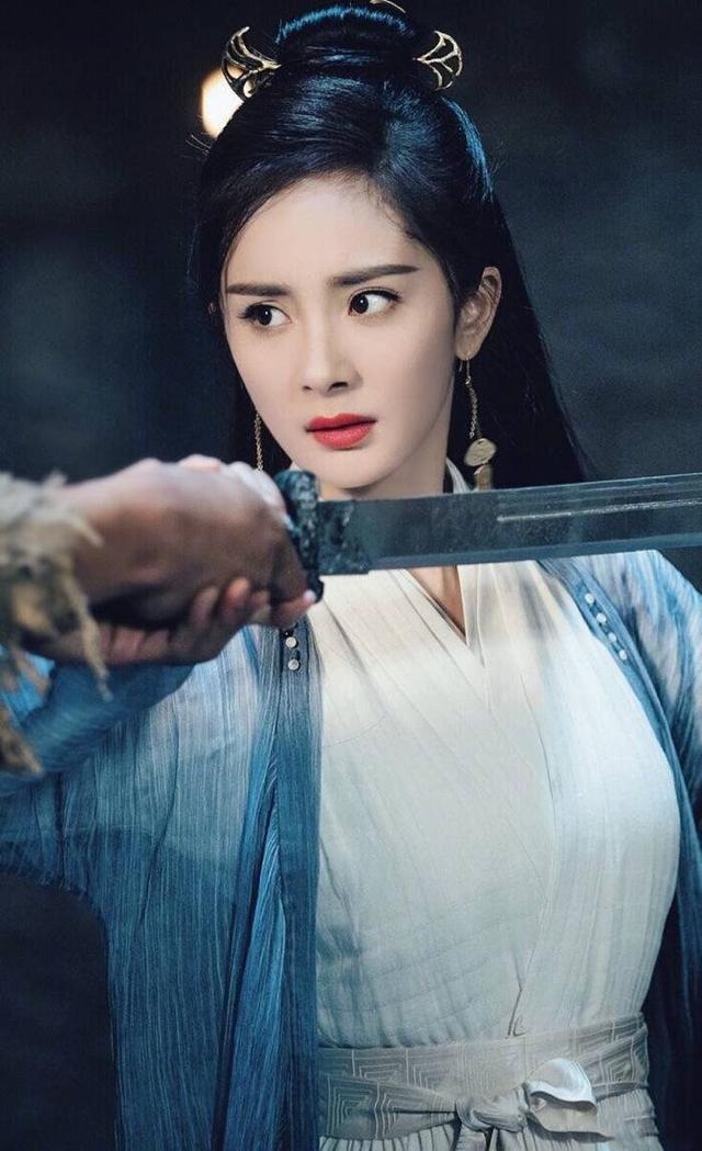 异域女王杨幂来了新神魔大陆黑皮衣女战神造型又燃又炸