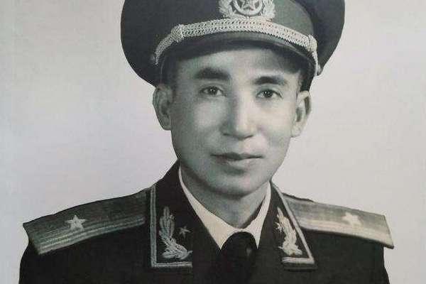 红16师战史:师长牺牲,政委截肢成独臂将军,西征讨饭生还