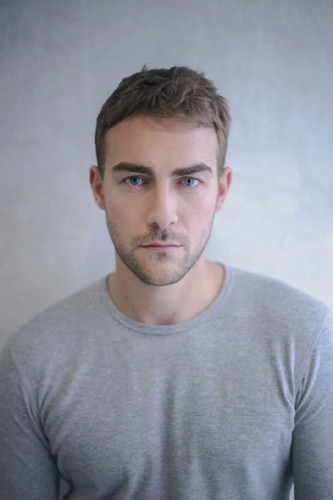 地狱风暴是撒旦与人类女性的私生子,他的常用武器是他父亲的三叉戟.